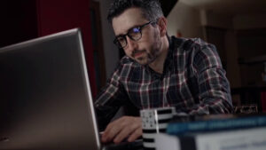 Lavoratori sempre più anziani, l’età media sale a 42 anni