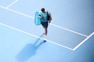 Sfortuna Musetti, vince i primi due set con Djokovic ma poi si ritira