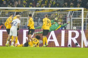 All’Inter non basta il 2-0 al Dortmund, va ai playoff