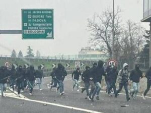 Scontri ultras in autostrada, pugno duro del Viminale: trasferte vietate fino a fine stagione