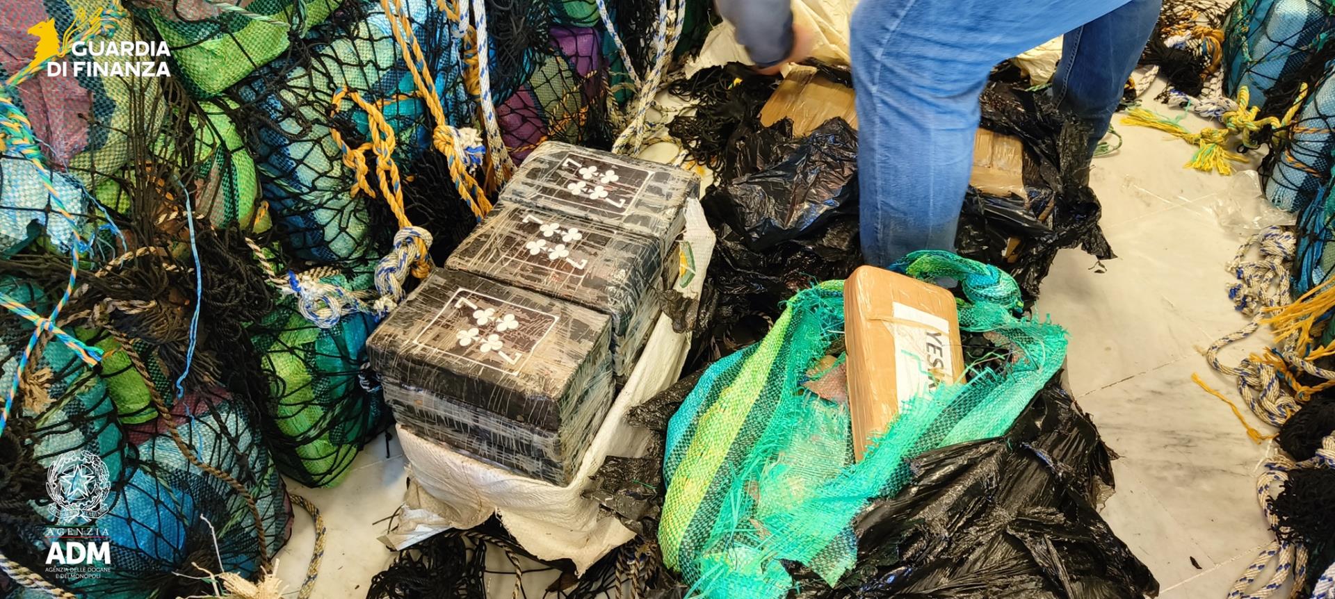 Oltre 2 tonnellate di cocaina sequestrate al porto di Genova (FOTO E VIDEO)