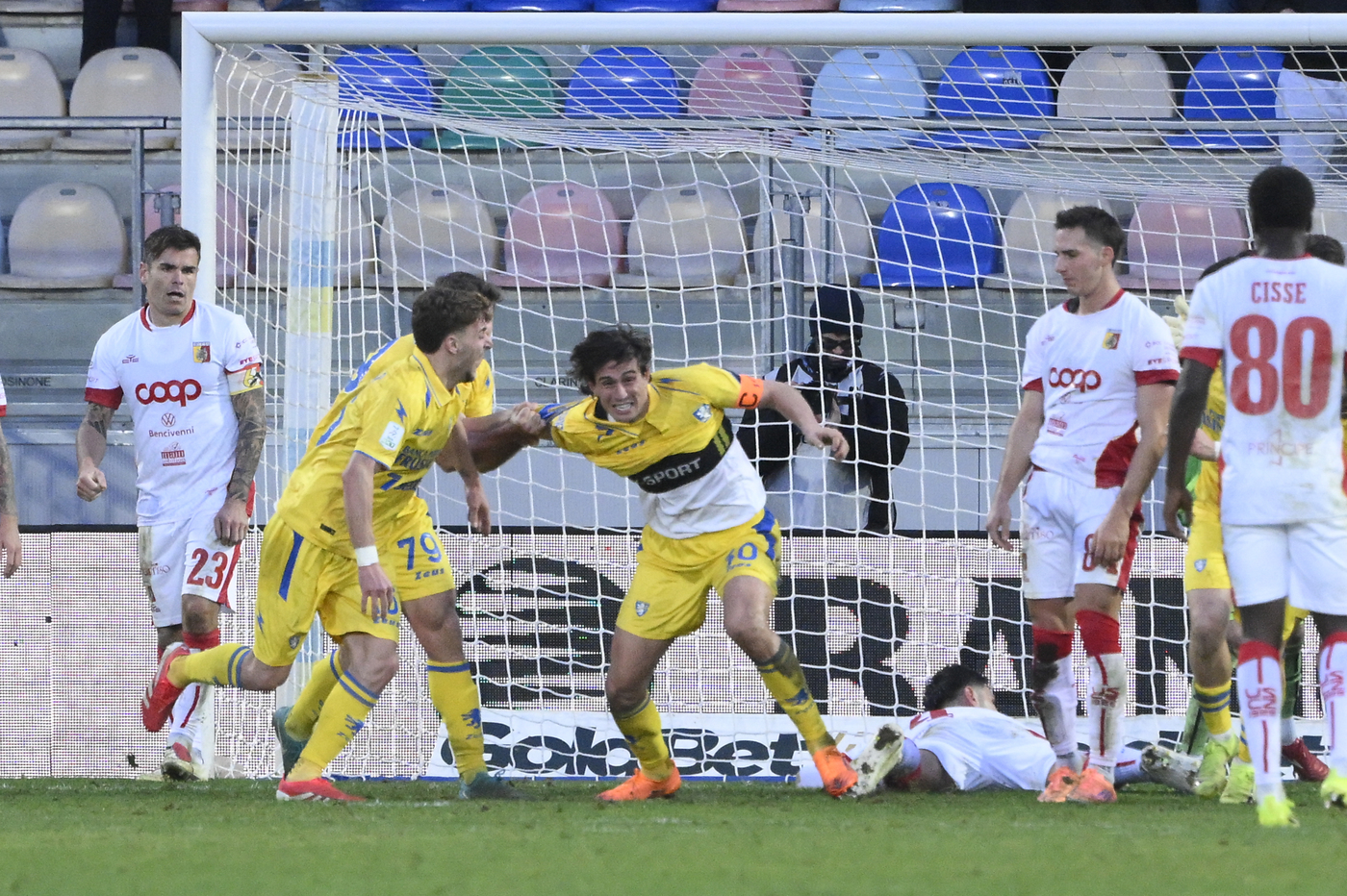 Serie B – Frosinone, che brindisi: vittoria e fuga, Monza ko