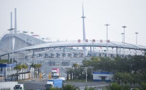 Cina, dal 2018 transitati 100 milioni di veicoli su ponte Hong Kong-Zhuhai-Macao