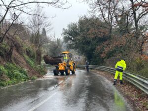 Maltempo – Frana a Bagnoregio: intervento di Protezione civile e Polizia locale (FOTO)