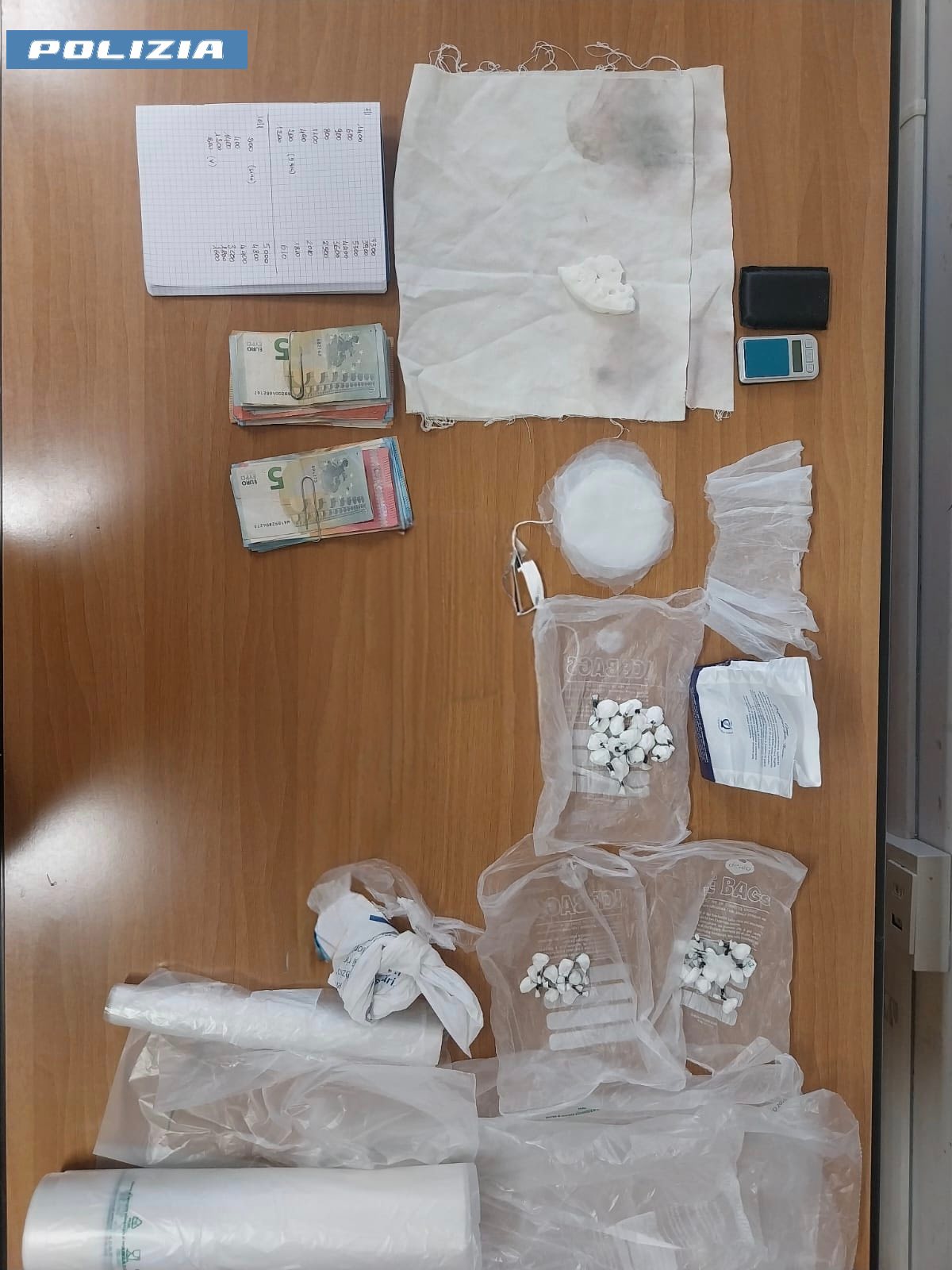 Ostia – Droga nascosta nelle cantine dei lotti, arrestato