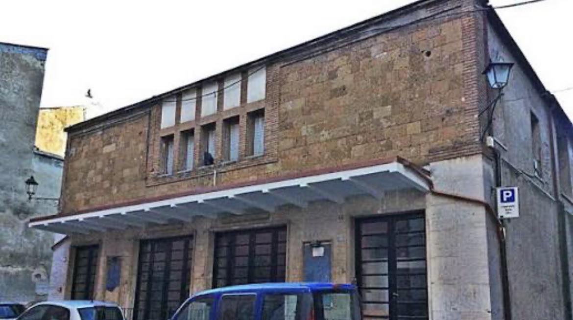 Ad Orte, dove è nato il cinema, l’unica sala è chiusa da anni: aspra polemica in paese