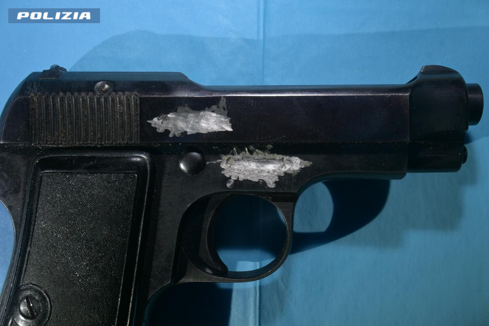 Roma: spara colpi pistola e poi fugge con arma a matricola abrasa, polizia lo arresta