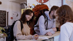 Turismo, alberghi in calo e affitti brevi in forte espansione