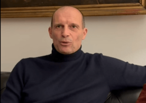 Fumo, Massimiliano Allegri firma per aumentare prezzo sigarette: “Fatelo anche voi”