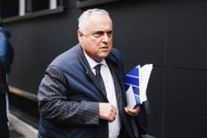 Bufera Lazio – Lotito e la telefonata col tifoso: “Squadra contro Sarri!”. Poi la smentita