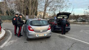 Roma, controlli a tappeto nel campo nomadi di Vicolo Salvi: sequestrate cinque auto senza assicurazione