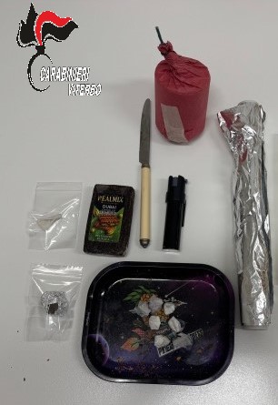 Caprarola, droga ed esplosivo in casa: arrestato venticinquenne