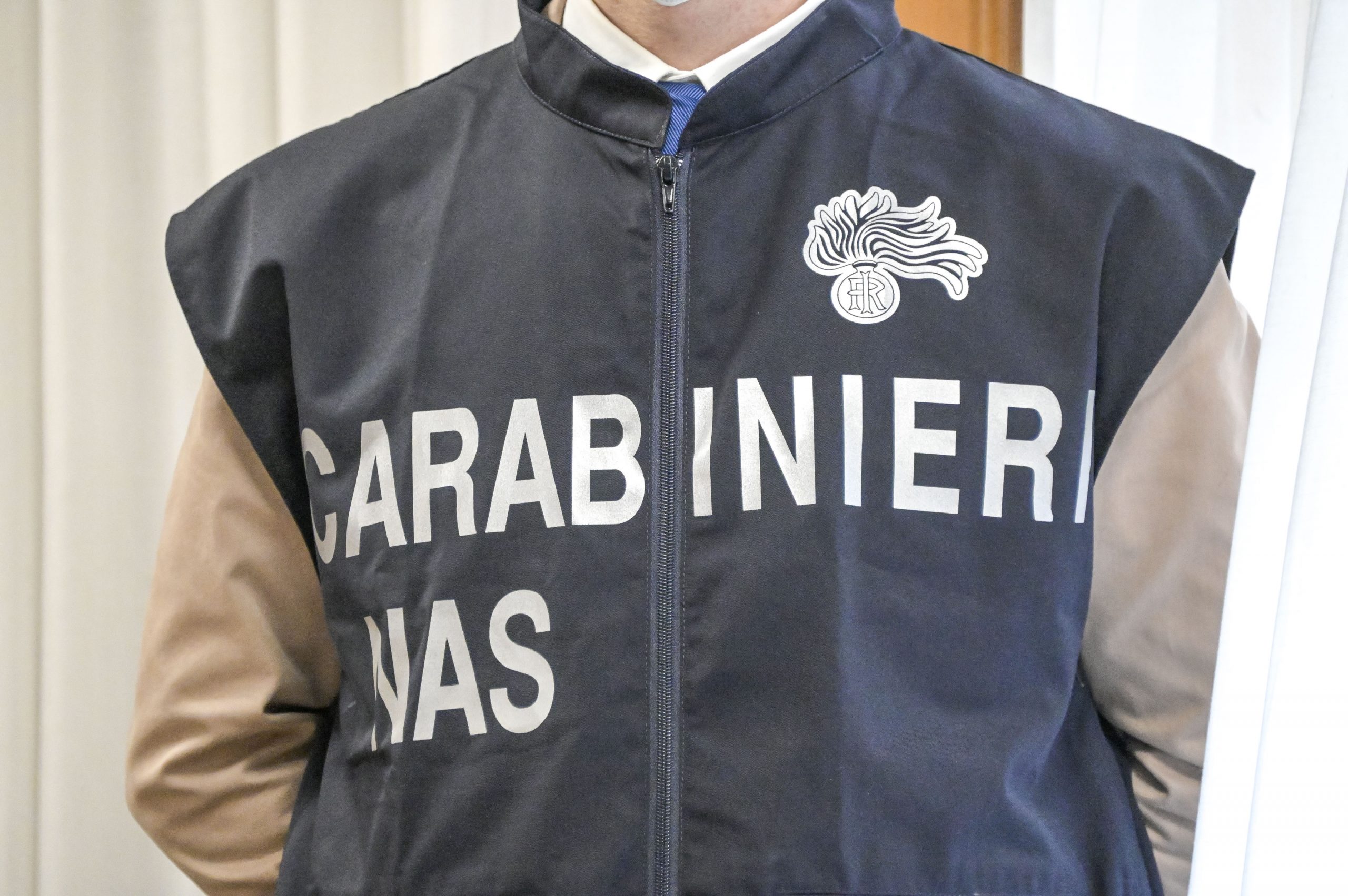 Frosinone – Nas sequestra 60 quintali di materiale prodotto in stabilimento abusivo