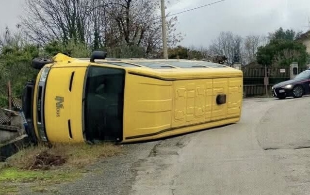 Cervaro – Scuolabus si ribalta, un bimbo in ospedale