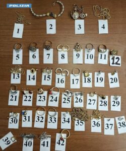 Frosinone – Finti finanzieri beccati in A1 con l’oro rubato ad un’anziana