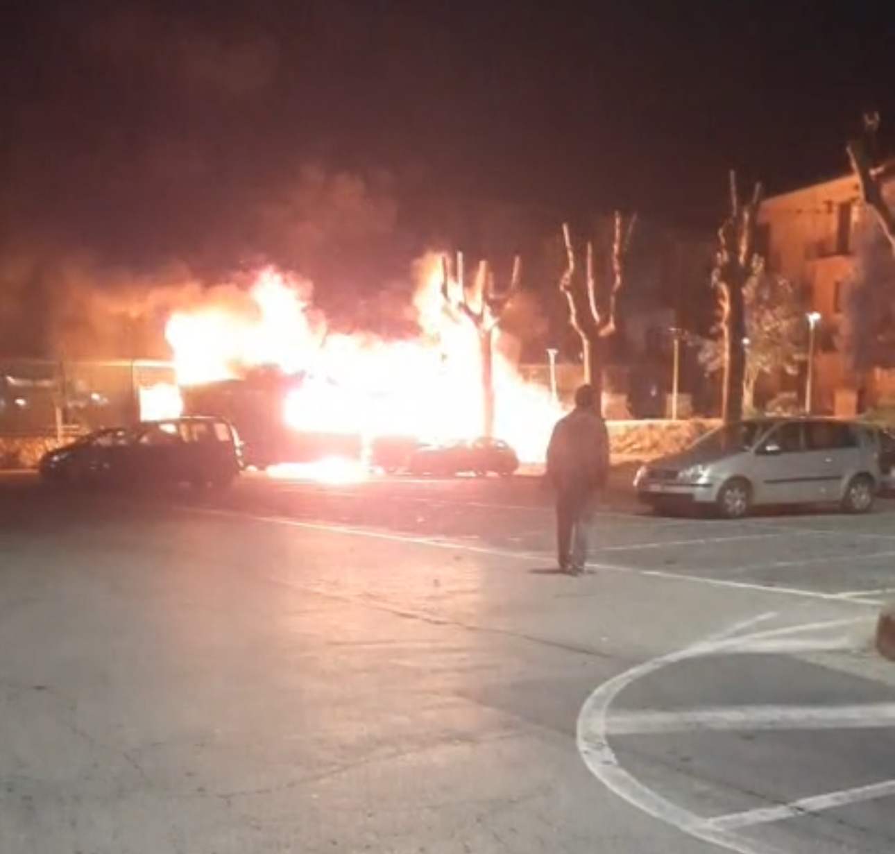Orte – Prende fuoco un autobus alla stazione