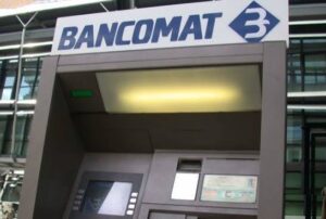 Cervaro – Colpo notturno al bancomat, chiodi sull’asfalto per bloccare i carabinieri