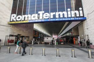 Roma: maxi controllo carabinieri a Termini dopo aggressioni