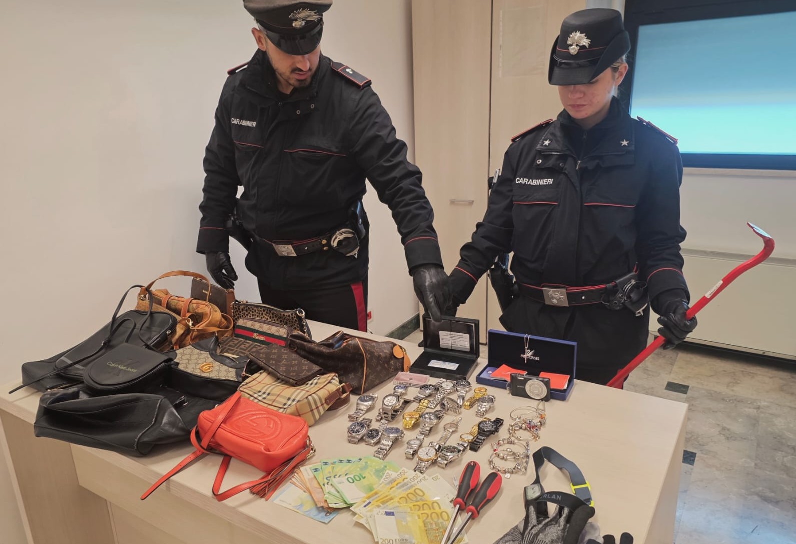 Ostia – Raffica di controlli contro i furti: un arresto, 11 denunce e sequestri