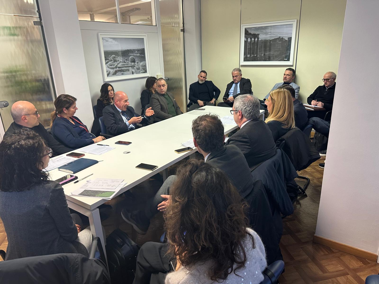 Anticipo orario ultimo treno Roma-Formia: incontro con i sindaci per ridurre i disagi dei pendolari