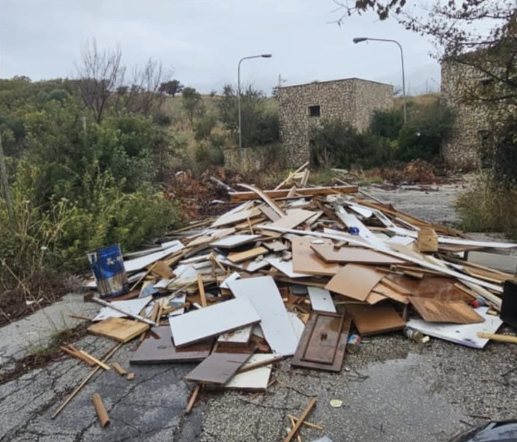 Civitavecchia – Ancora discariche a cielo aperto, stavolta interventi in via Terme di Traiano