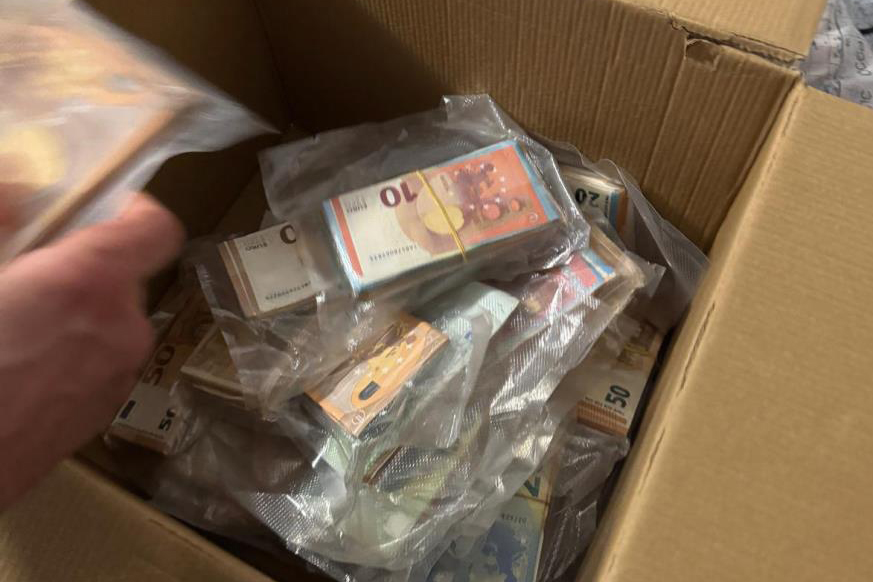 Tarquinia – Denunciato 56enne per detenzione di droga, sequestrati cocaina e 157mila euro