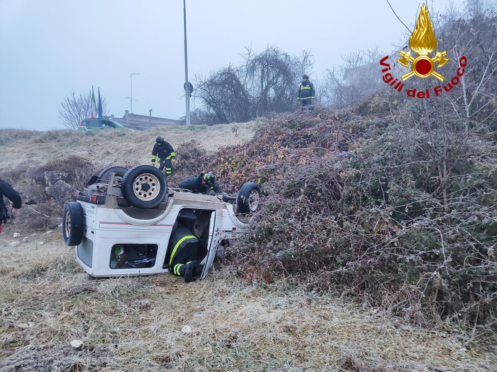Norcia – Vola con l’auto in una scarpata e si ribalta, salvo per miracolo