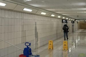 Civitavecchia – Sottopassaggio allagato, Forza Italia Giovani attacca: “Situazione indegna e pericolosa, il Comune intervenga subito”