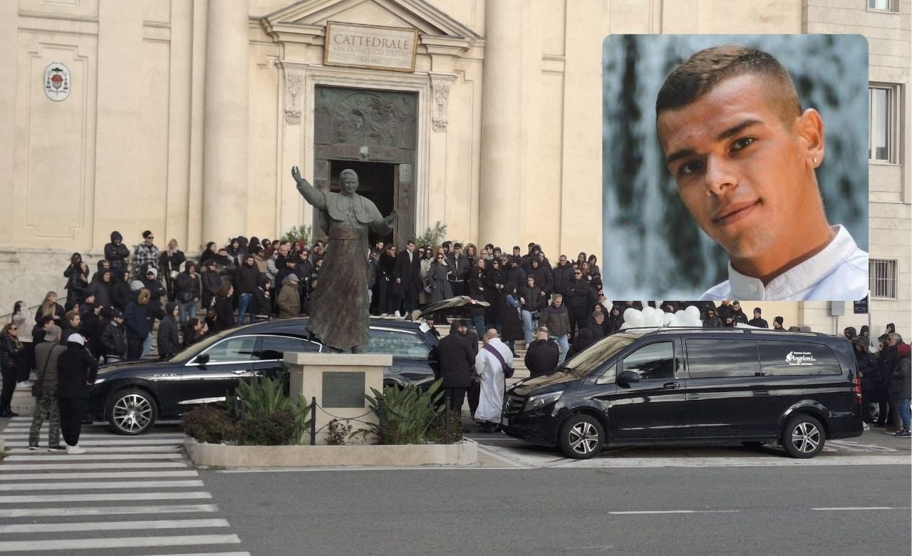 Civitavecchia – “Ti vogliamo bene. Per sempre uno di noi”, alla Cattedrale folla e lacrime per l’addio al 26enne Andrea Minervino (FOTO)