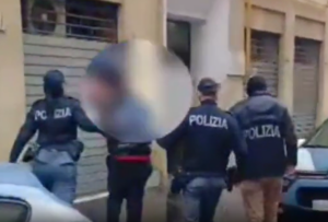 Roma – Rapina violenta tra Termini e piazza Vittorio: cinque tunisini arrestati (VIDEO)