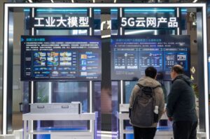 La Cina punta su tecnologie IA sicure e affidabili entro il 2027