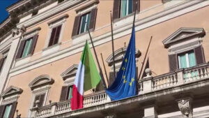 Giorno della Memoria, bandiere a mezz’asta alla Camera