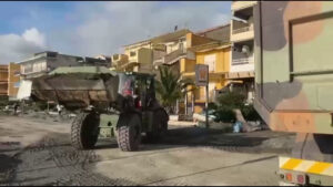 Maltempo, l’esercito al lavoro nel Messinese. le immagini