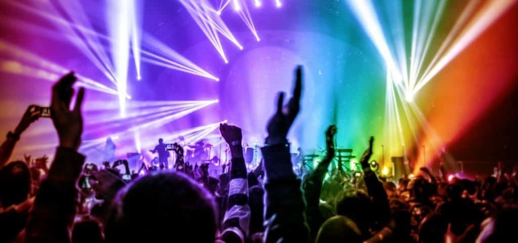 Viterbo – Minuto di silenzio in discoteca per ricordare i giovani morti a Crans Montana