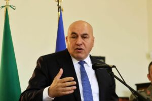 Crosetto “Onore al coraggio e alla determinazione dei cittadini iraniani”