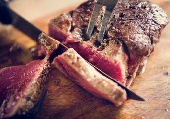 Usa e dieta, Kennedy Jr. capovolge piramide alimentare: più carne rossa e latte intero