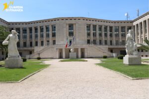 Orrore a Fondi, si fingeva medico per abusare di giovani minorenni: uomo in carcere