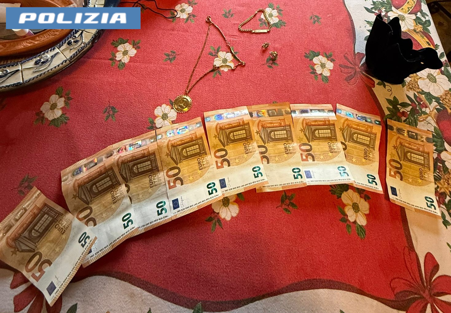 Roma – Polizia sventa truffa ai danni di anziana, sedicenne arrestato con bottino in tasca