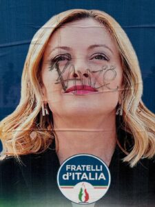 Viterbo – Vandalizzati manifesti di Giorgia Meloni, Buzzi: “Offesa un’intera comunità”