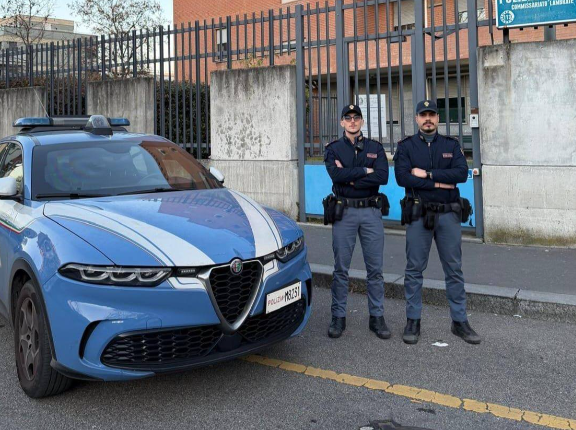 Poliziotti eroi salvano 23enne che voleva buttarsi dal cavalcavia