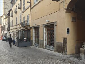 Viterbo – Il centro storico che si svuota: la chiusura di Officine Toscane accende il dibattito