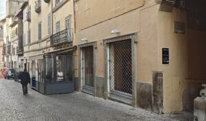 Viterbo – Il centro storico che si svuota: la chiusura di Officine Toscane accende il dibattito