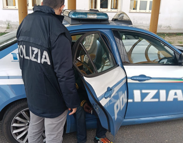 Viterbo – Filippino irregolare espulso dopo gravi reati di maltrattamenti in famiglia