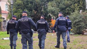 Roma – Maxi blitz all’Esquilino: sequestri, licenze sospese e lavoratori in nero al mercato