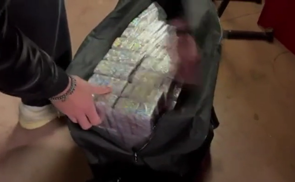 Roma – Box trasformato in deposito illegale a Centocelle: arrestato 51enne tra chili di droga e armi