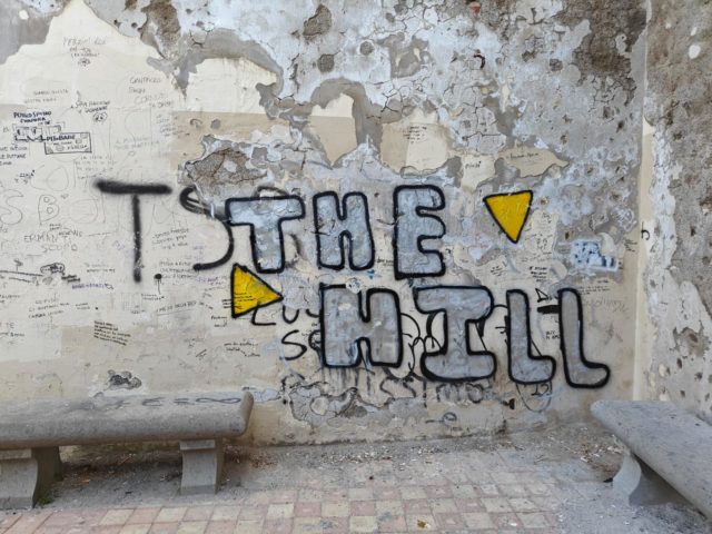 Viterbo – Muri imbrattati, conto ai proprietari: il Comune pensa alla multa per chi subisce il vandalismo