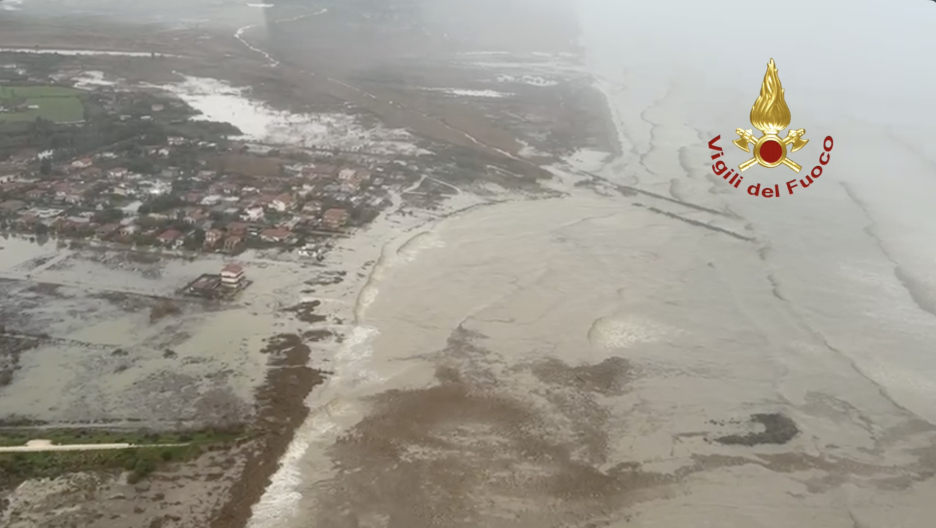 Tempesta Harry, Sud e isole in ginocchio: allerta rossa, evacuazioni e danni ingenti. Migliaia di interventi dei vigili del fuoco (VIDEO)
