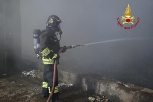 Grosseto – Enorme incendio all’impianto rifiuti: “Probabili danni per centinaia di migliaia di euro”