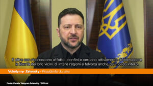 Quattro anni di invasione in Ucraina, Zelensky all’Ue “Putin è la guerra stessa”