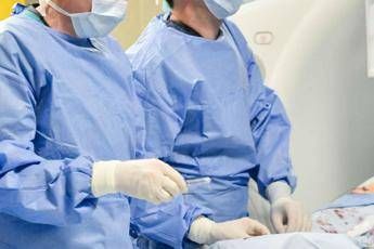 Colon, debutta l’anastomosi magnetica senza punti di sutura: primato mondiale a Bergamo